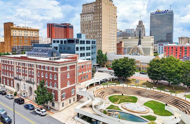 Casa Del Jefe! Located In the Heart of Downtown, Casa del Jefe! Located in the Heart of Downtown