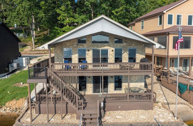Casa Del Lago: Lakefront 3 BR/3 BA w/private dock!