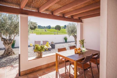 Casa del Pino by Rosas Cantares