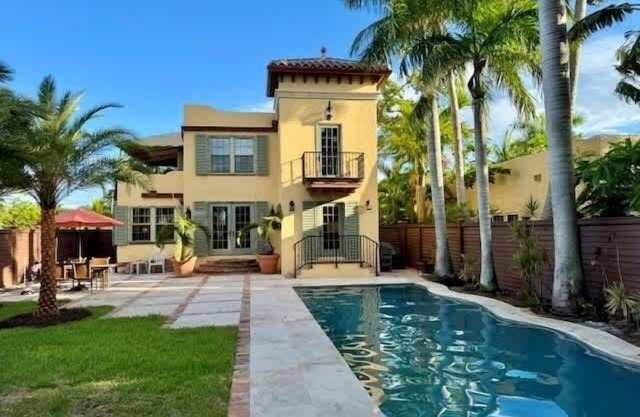 Casa Delfino - Savor Old World Charm with a Lush Poolside Retreat