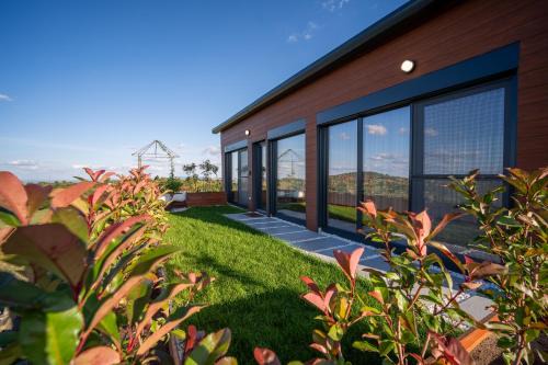 Casa Deluxe in Sinteu - intersectia intre modern si linistea naturii