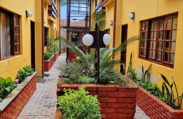 Casa em Condomínio, Próximo a Praia Enseada