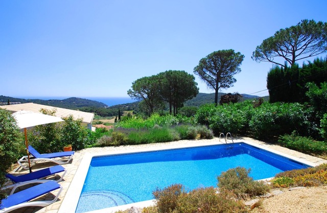 Casa els Pinetells (Casa de Campo)