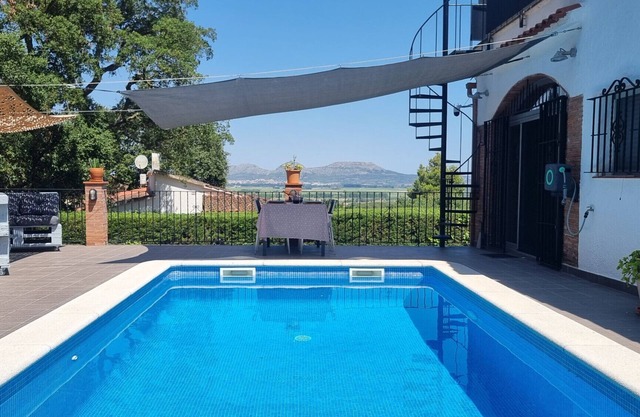 Casa Feliç, cozy Spanish house in quiet urbanisation.