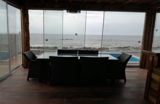 Casa frente al mar con piscina privada, completamente equipada y amoblada.