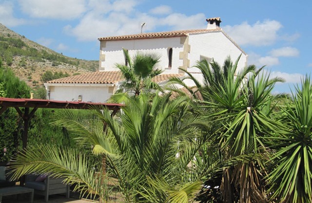 Casa Gusta, a beautiful villa with exceptional pool and palm garden!n