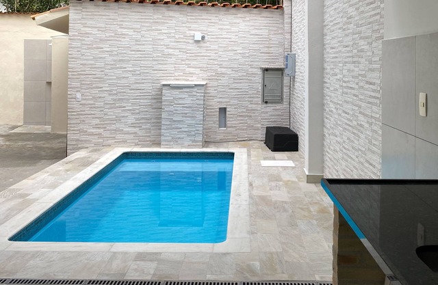 Casa inteira, 4 dormitórios, ar condicionado, piscina próximo da praia