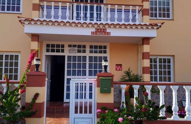 Casa Junonia Apartments, with terrace, Bajo B