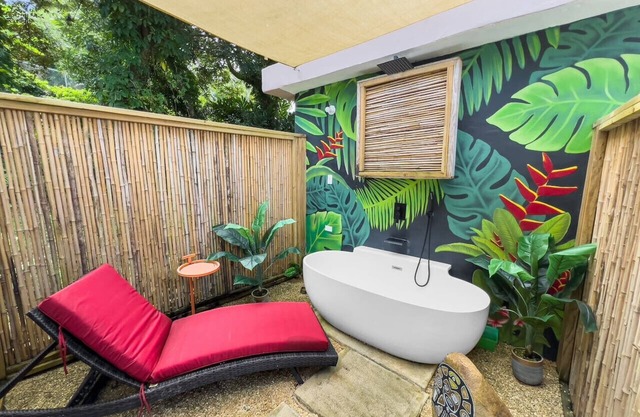 Casa Luquillo | Cozy Retreat House W/BBQs & Tub