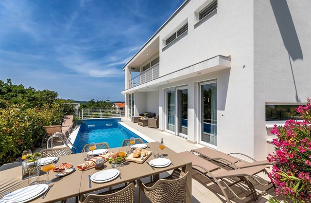Casa Mariposa with heated pool and Seaview