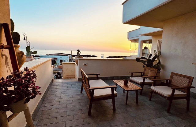 Casa Mira, luxury seahouse FCO. CIN: EN058120C2MUGZZZP2