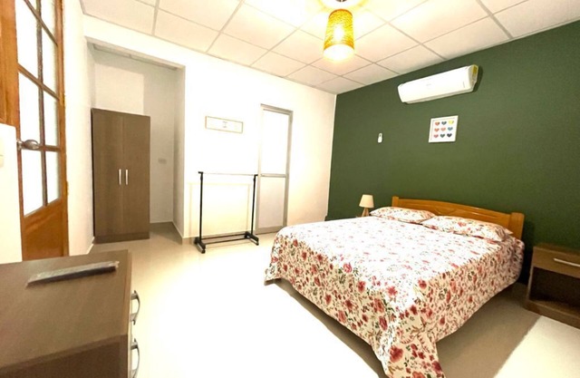 Casa Para 13 Personas/Piscina/aire Acondicionado