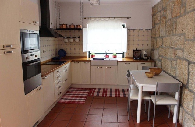 Casa de São Silvestre is located in a mountainous area close to the Gerês mountain range.