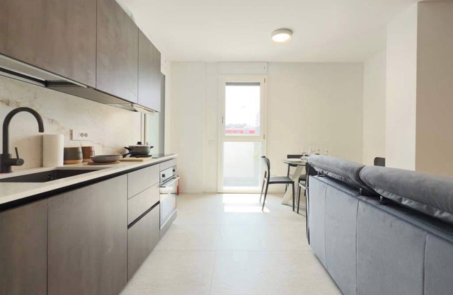 Casa Raffaele, modern design next to central station