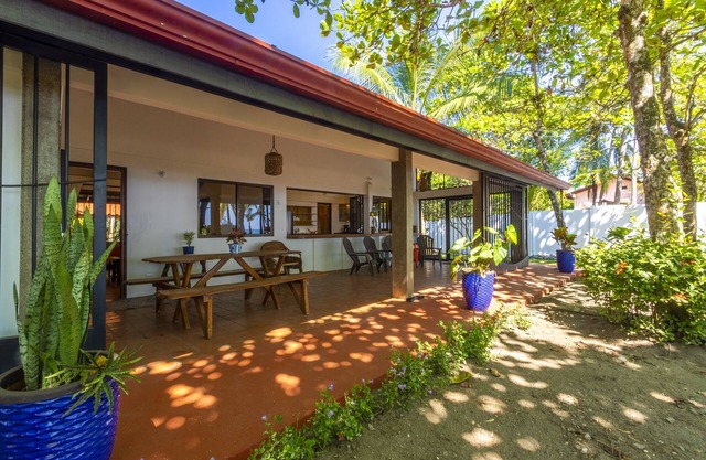 Casa Tortuga - Beachfront House