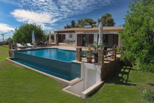 Casa Tranquility with beautiful pool and Jacuzzi!