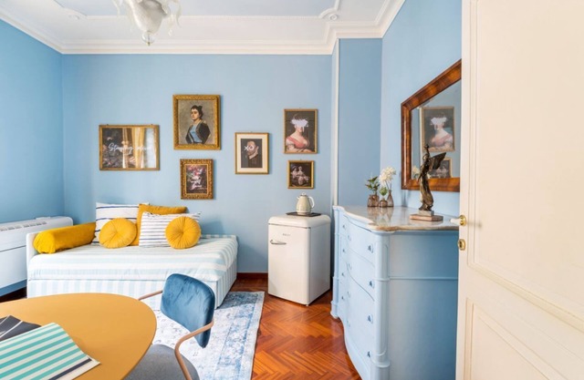 Casa Tudor, Charmy British Eccentric Flat