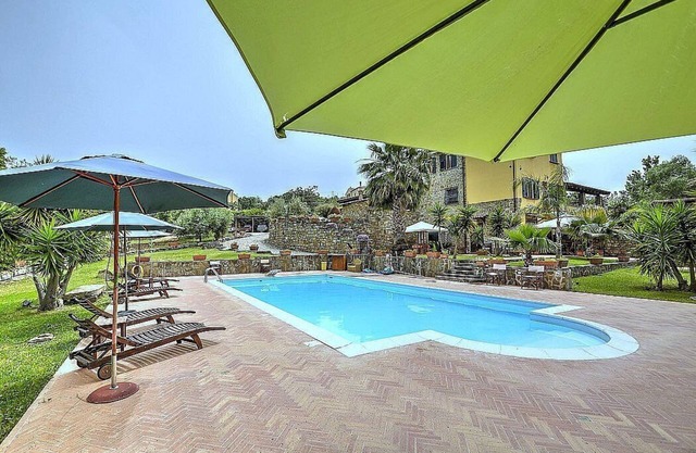 Casa Turchino G: A welcoming apartment situated in a quiet location, surrounded by a wonderful garden, with Free WI-FI.