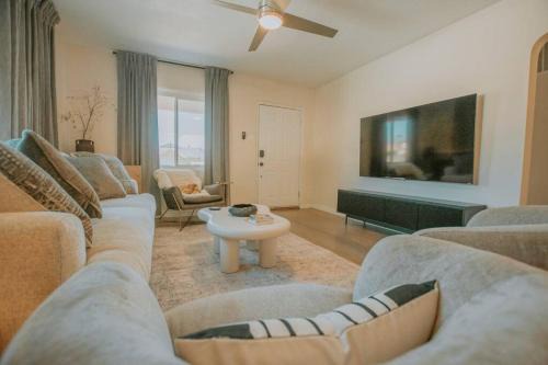 Casa Urbana-2BD-2BTH-Hot Tub-Pet Friendly-No Pet Fees!