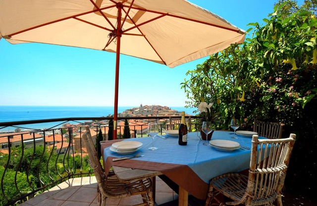 casa vista mare con wifi, AC nelle 4 camere da letto e parcheggio privato