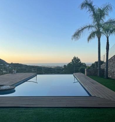 Casa vistas al mar con piscina y barbacoa