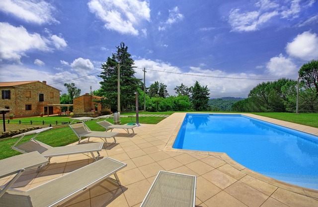 Casale Chiara - Holiday Country Villa with swimming pool in Legoli, Pisa