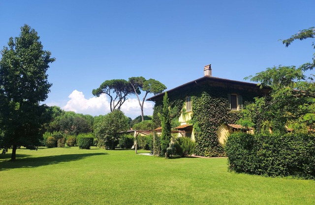 Casale Pino in the Park, sea and city of art