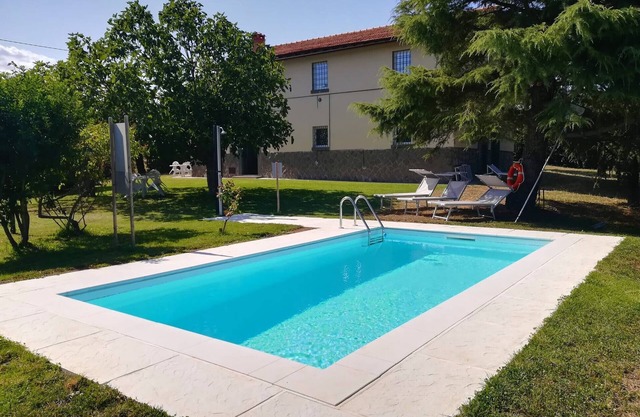 Casale Vallalta - Single House with Pool