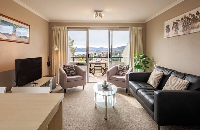 Cascades - 18/3 Kurrajong Street