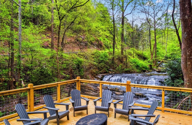 Cascading Falls Lodge ~ Private Waterfall & Pickleball Court