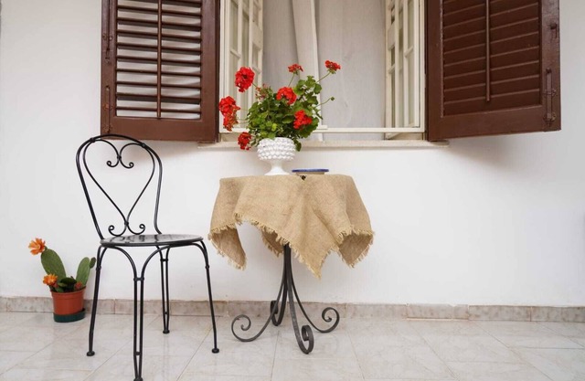 Casteldaccia center apartment. Quiet area. 4 places.Cottage Olivuzza