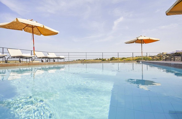 Castello Cavica - Seven Bedroom Villa, Sleeps 16