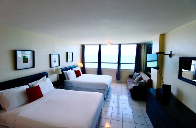 Castle 1033 Ocean view studio, Pool and Beach Access, FREE Parking, Tennis and more!
