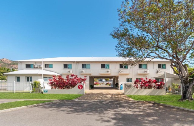 Castle Crest Motel