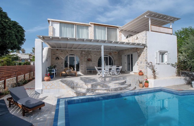 Cavos Paros Pool Villa : A Hidden Oasis with Cycladic Charm near Aliki beach