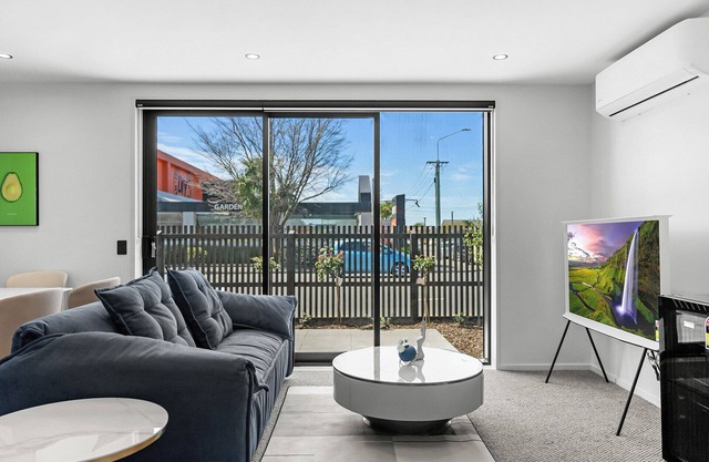 CBD Contemporary Comfort Townhouse 2BR 2.5Bath