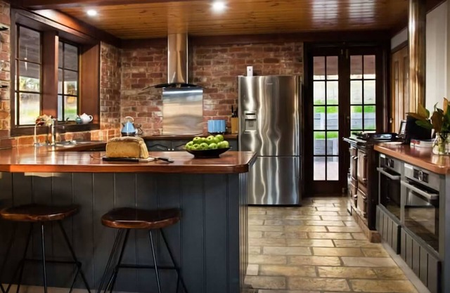 Cedar and Stone ~ Daylesford Region ~ 7 Bedrooms ~ 5 Acres