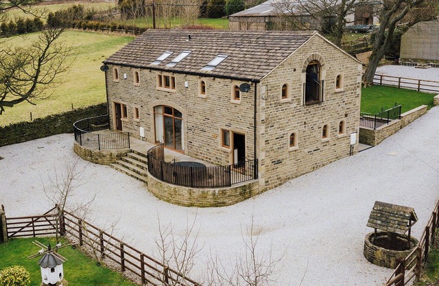 Cedar Barn - UK33352