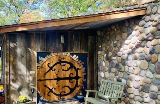 Cedar Bluff Hobbit House - Lake View, 3 private gated acres
