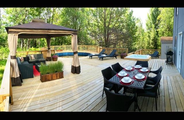 CEDAR CABIN Stylish Retreat w Onsite Pool, Hot Tub and Fire Pit in the Poconos