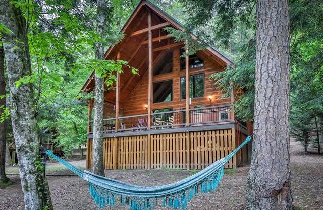 Cedar Shoals - Riverfront, Hot Tub, Dog Friendly/Minimum Age Requirement of 25