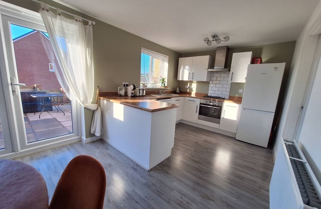 Cefneithin House - family friendly modern 2 bedroom detached house