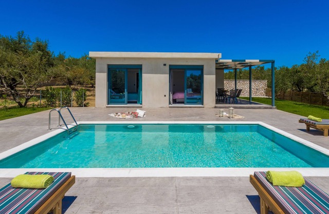 Celosia - 3 Bedroom Villa with Private Pool and Garden view