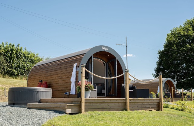 Celyn - Glamping Pod with hot Tub Sleeping 2 People