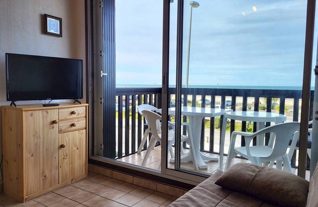 Central family apartment with parking and pets allowed
