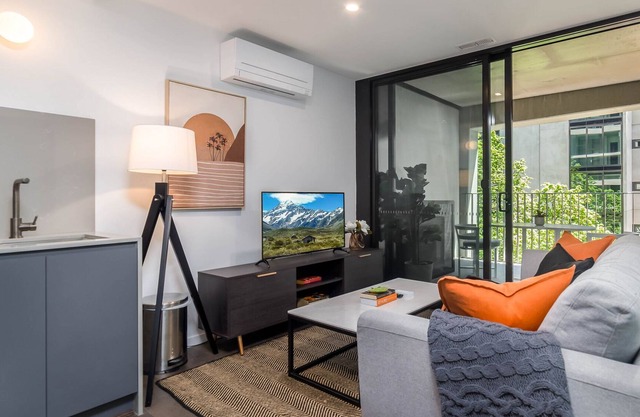 Center 2-Bed with Rooftop Pool & Secure Parking