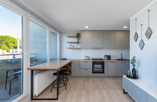 Central 2 BD Apartment by Hostlovers