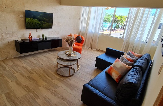 Central Apartment Facing the sea
