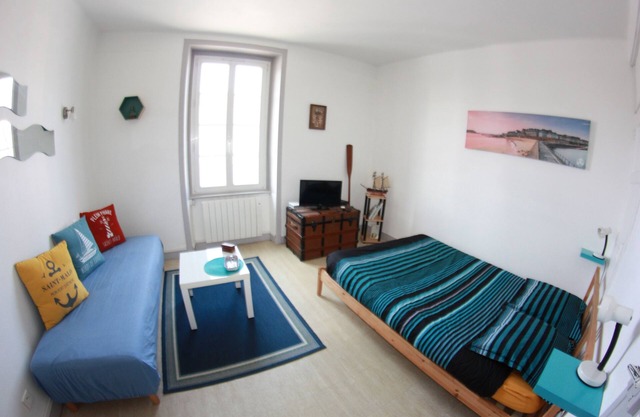 Central apartment near train station
