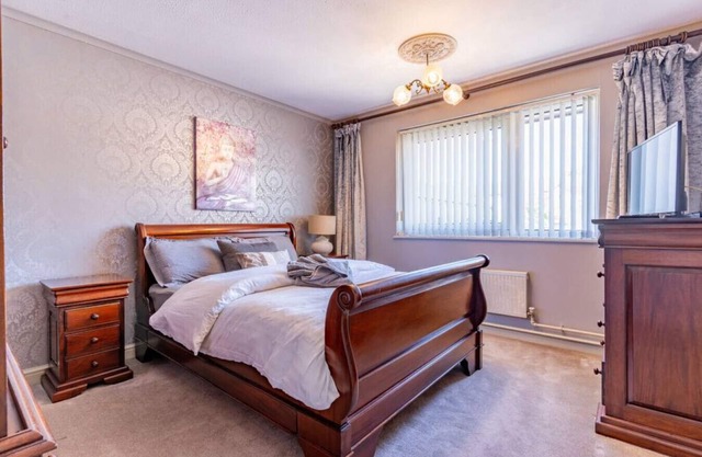 Central Aster House 3 Bedrooms Parking